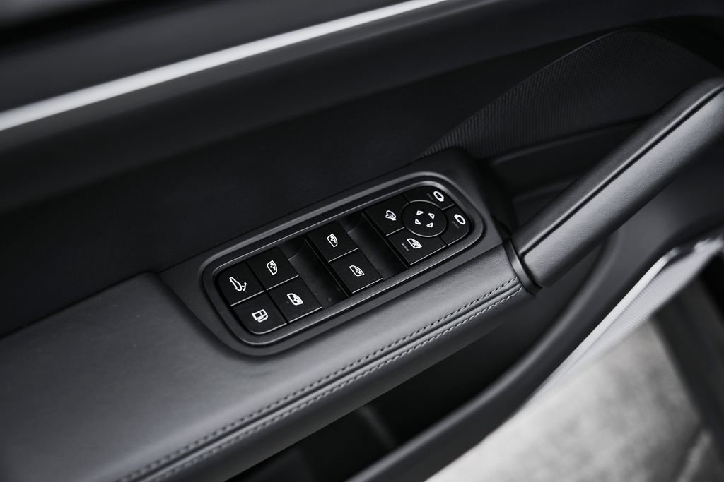 Used 2026 Porsche Cayenne Turbo image 34