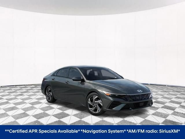 Used 2025 Hyundai Elantra SEL image 2