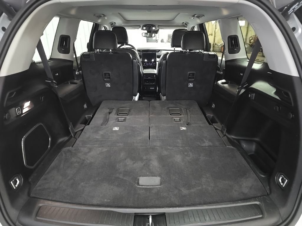 Used 2021 Jeep Grand Cherokee L Limited AWD/4WD image 12