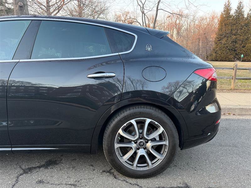 Used 2020 Maserati Levante image 11