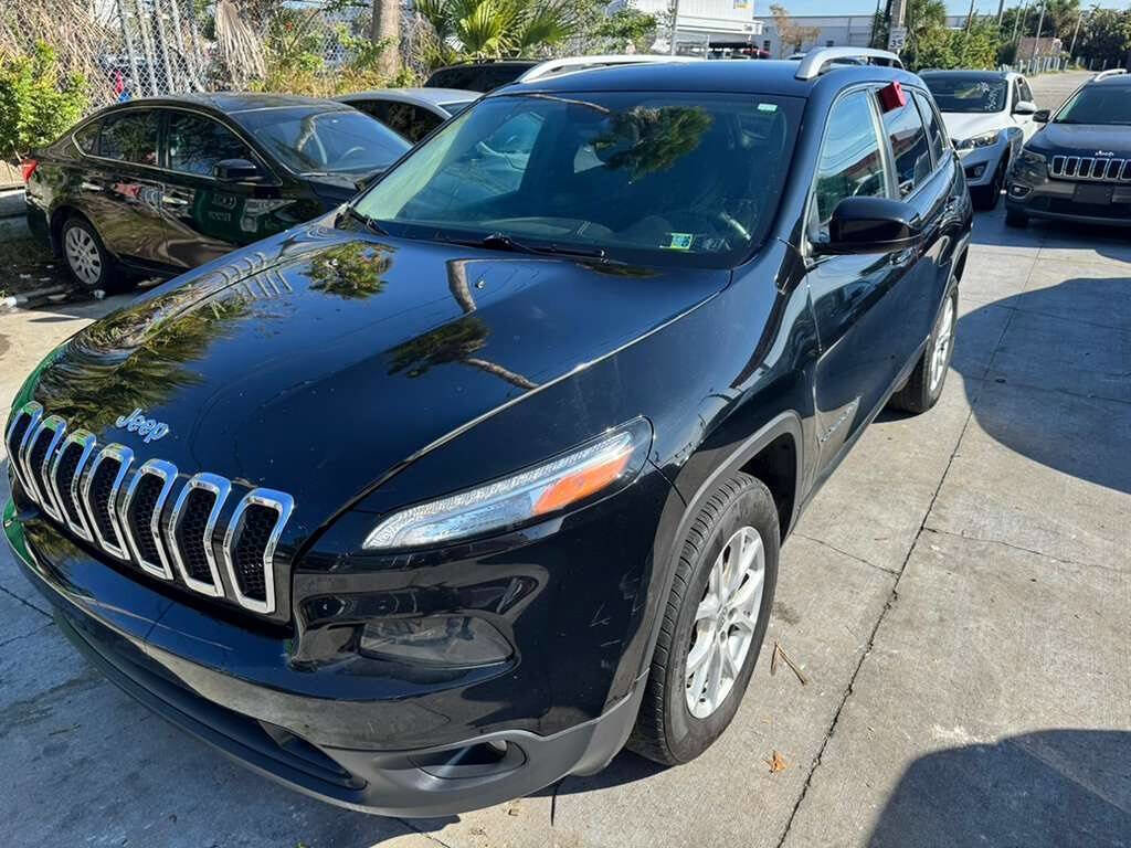 Used 2018 Jeep Cherokee Latitude image 2