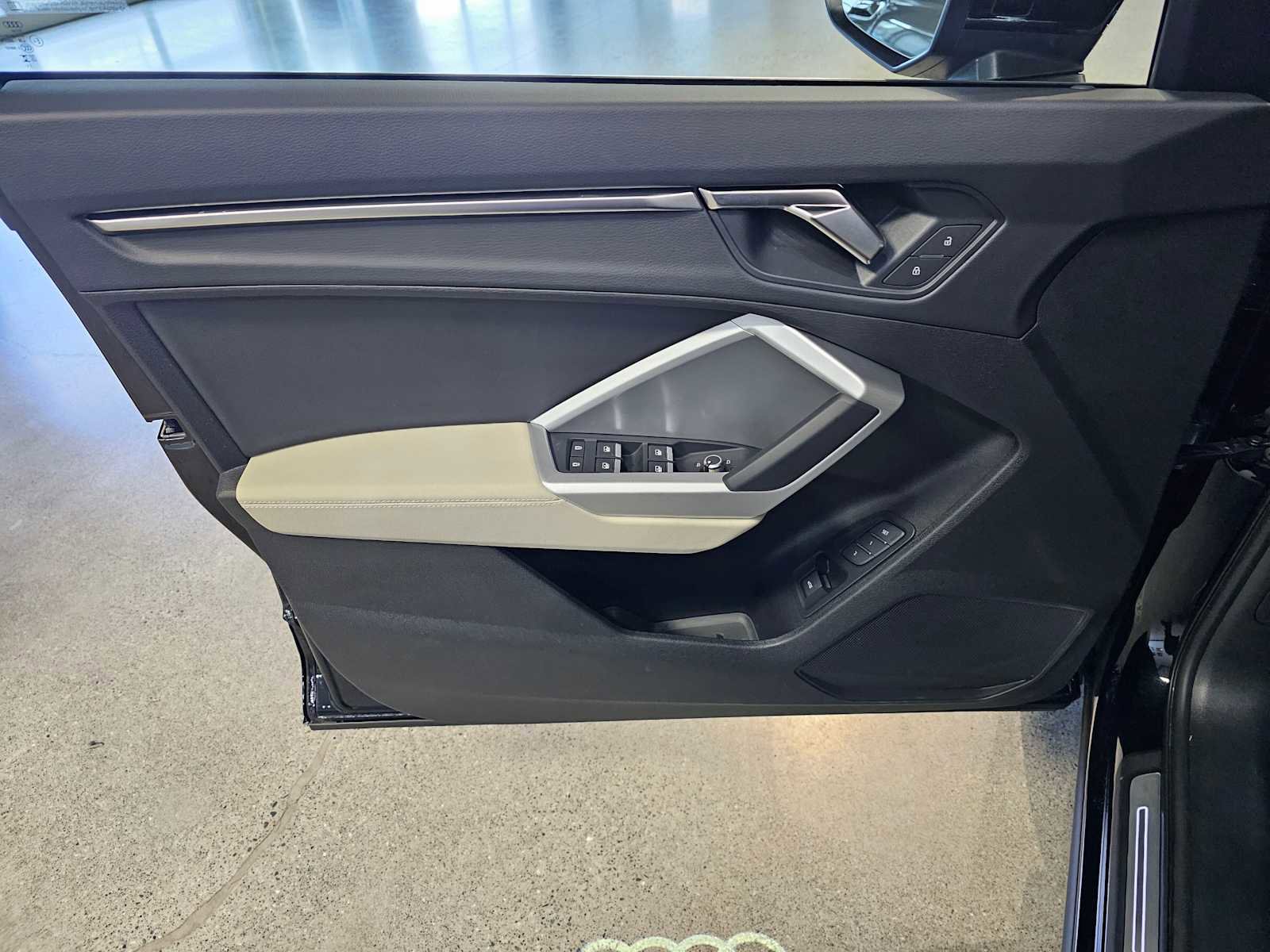 Certified 2025 Audi Q3 2.0T Premium w/ Convenience Package image 22