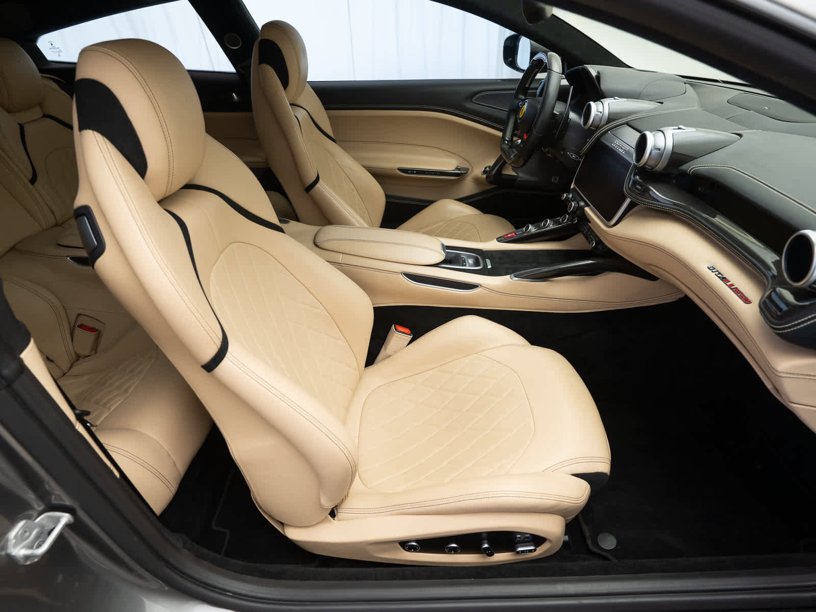 Certified 2018 Ferrari GTC4Lusso image 10