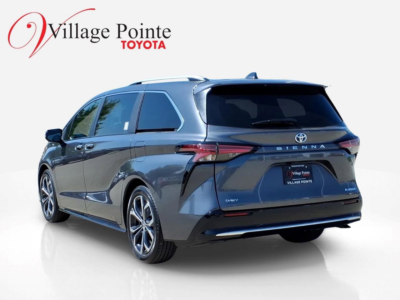 Used 2025 Toyota Sienna Platinum FWD image 4