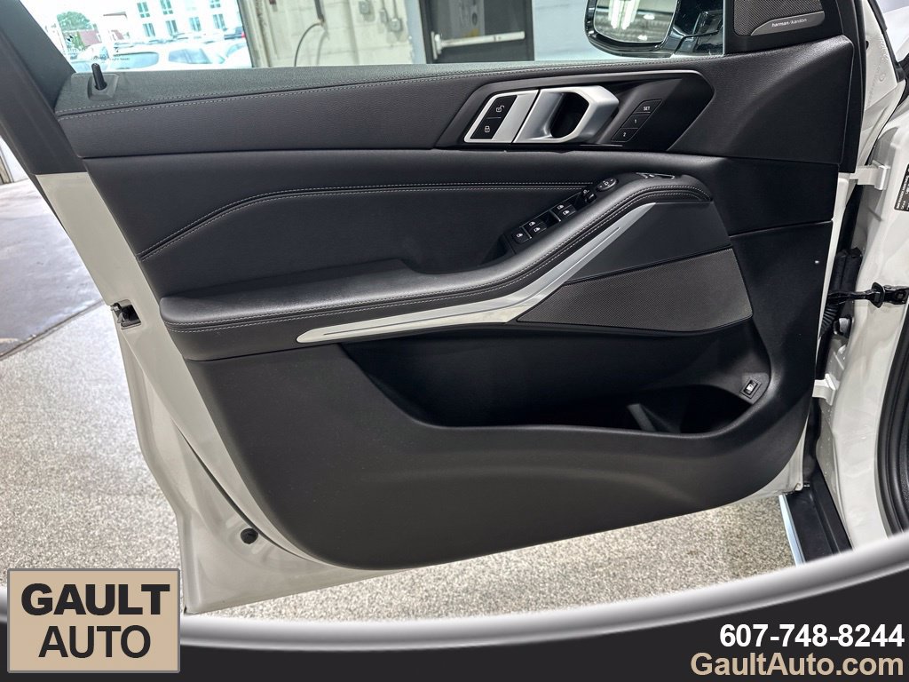 Used 2023 BMW X5 xDrive45e AWD/4WD image 12