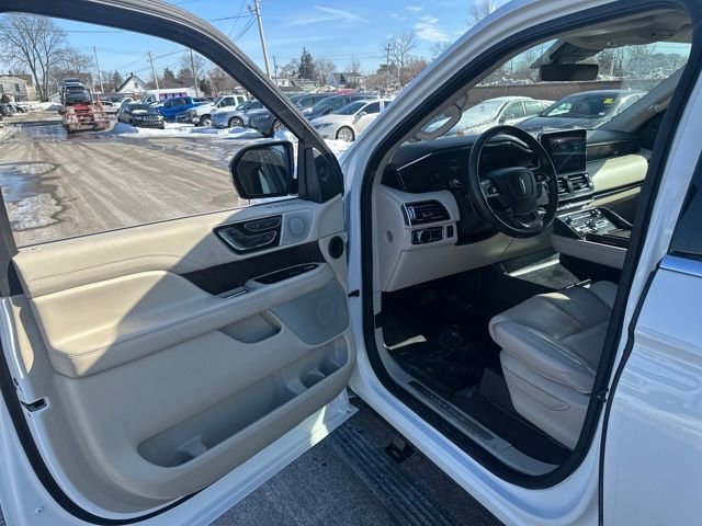 Used 2020 Lincoln Navigator Reserve w/ Luxury Package image 33