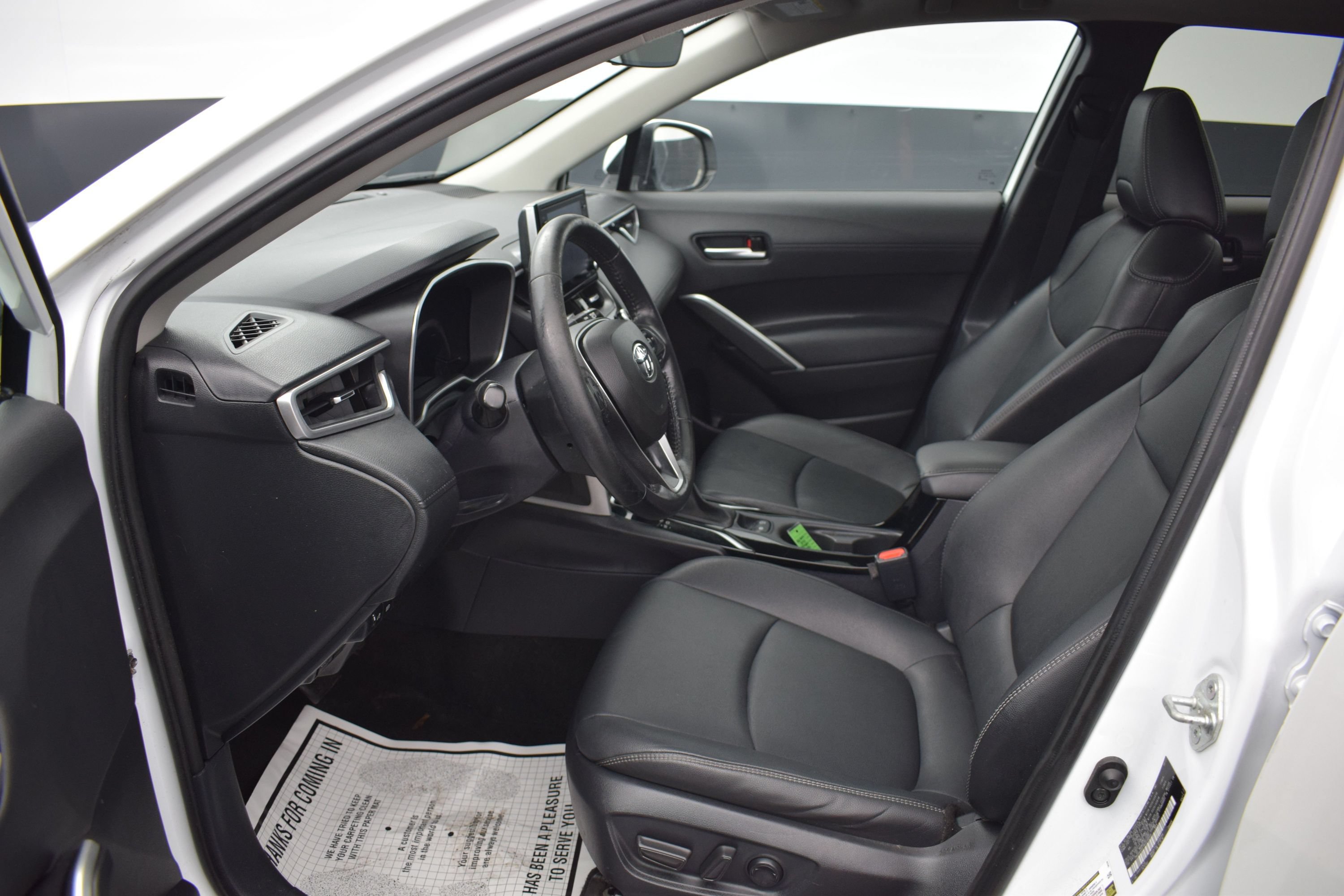 Used 2022 Toyota Corolla Cross XLE w/ Convenience Package AWD/4WD image 14