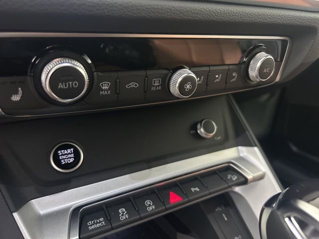 Certified 2025 Audi Q3 2.0T Premium w/ Convenience Package image 23