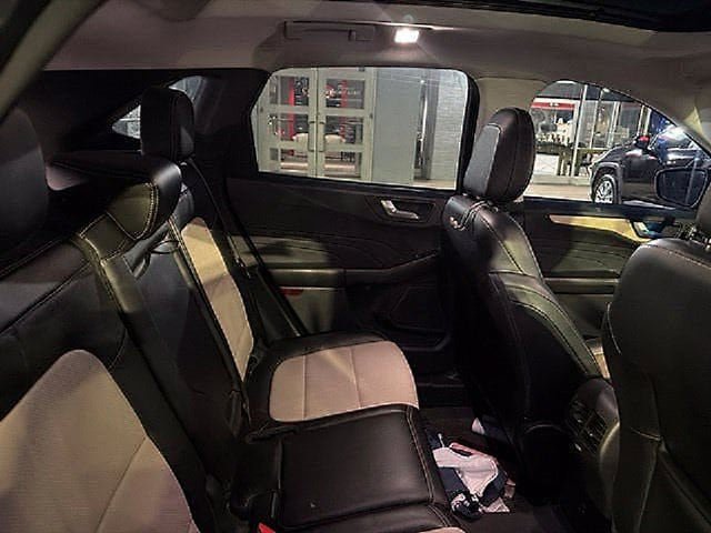 Used 2022 Ford Escape Titanium w/ Titanium Elite Package AWD/4WD image 10