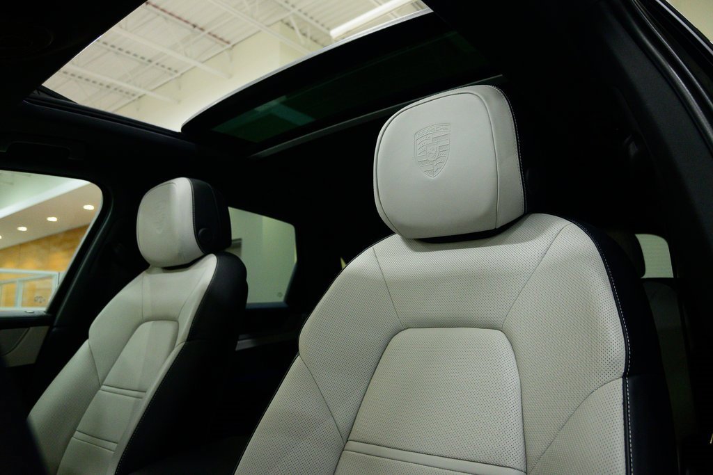 Used 2025 Porsche Cayenne image 20