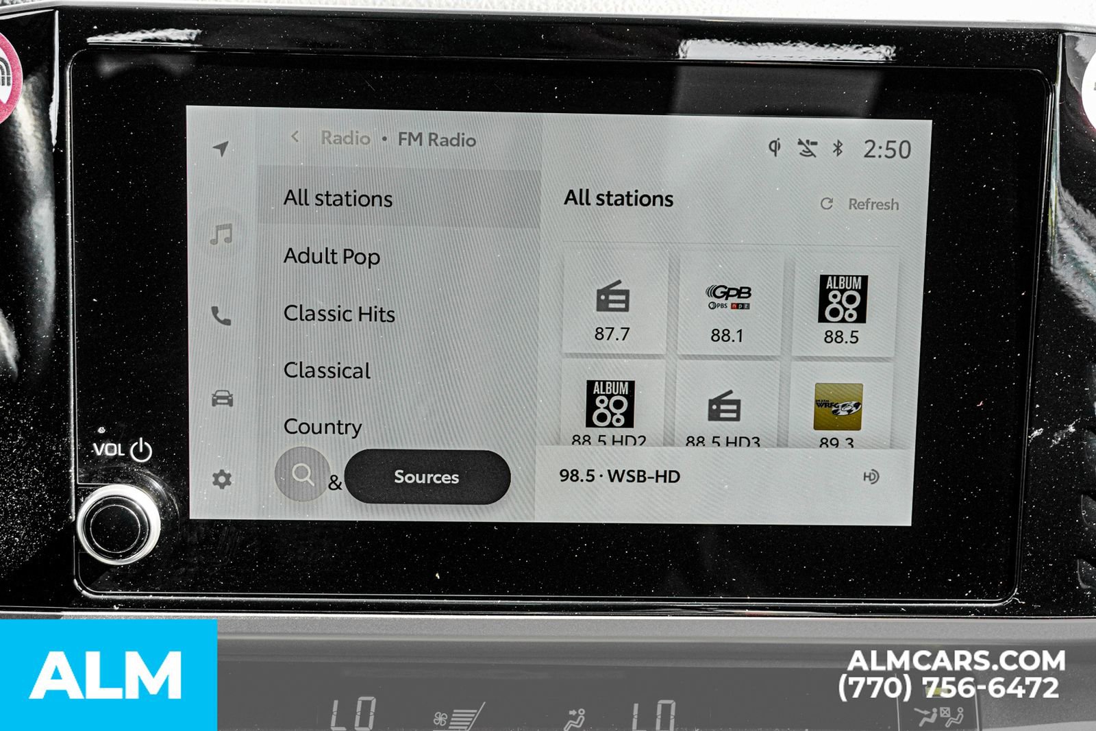 Used 2025 Toyota Camry SE image 41