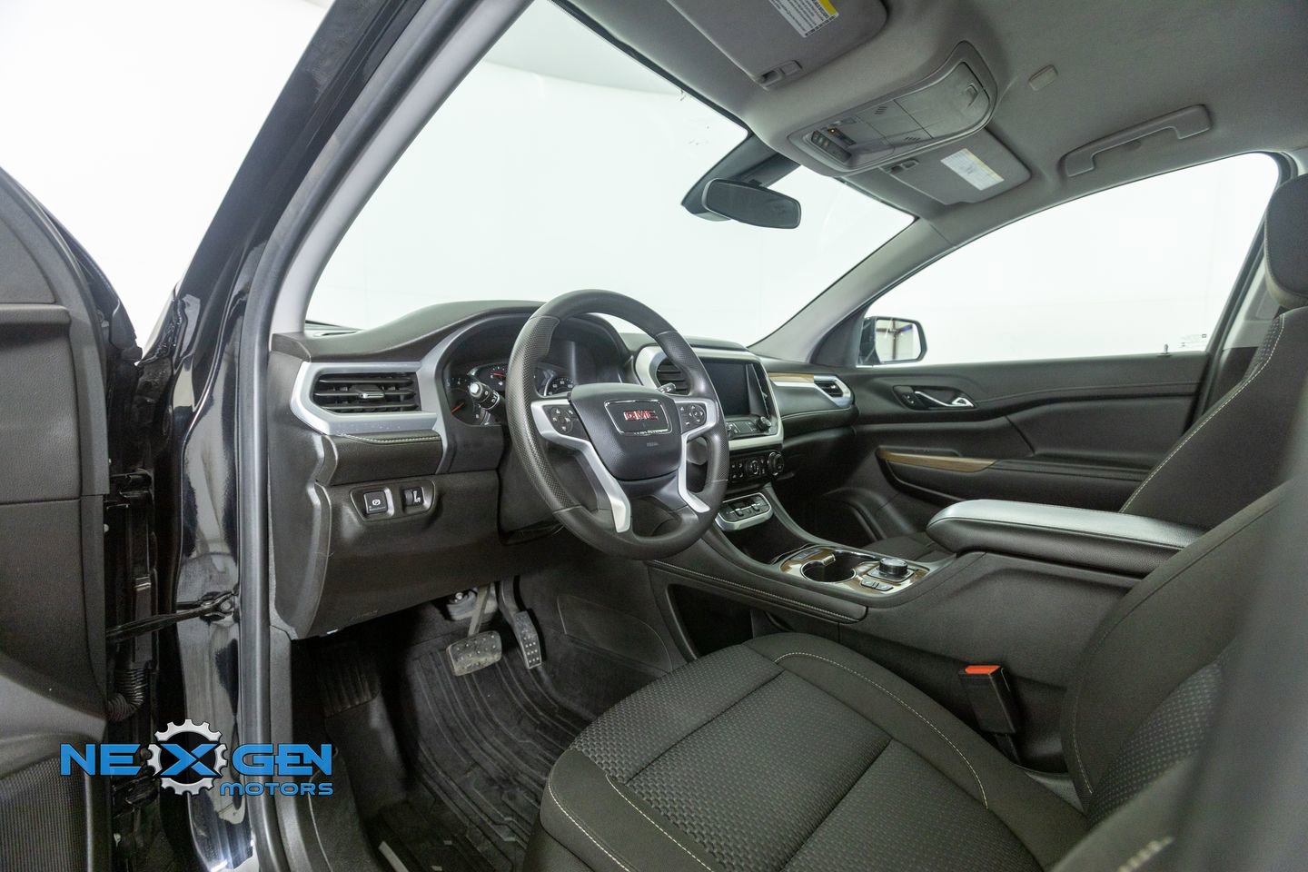 Used 2021 GMC Acadia SLE w/ Driver Convenience Package AWD/4WD image 10