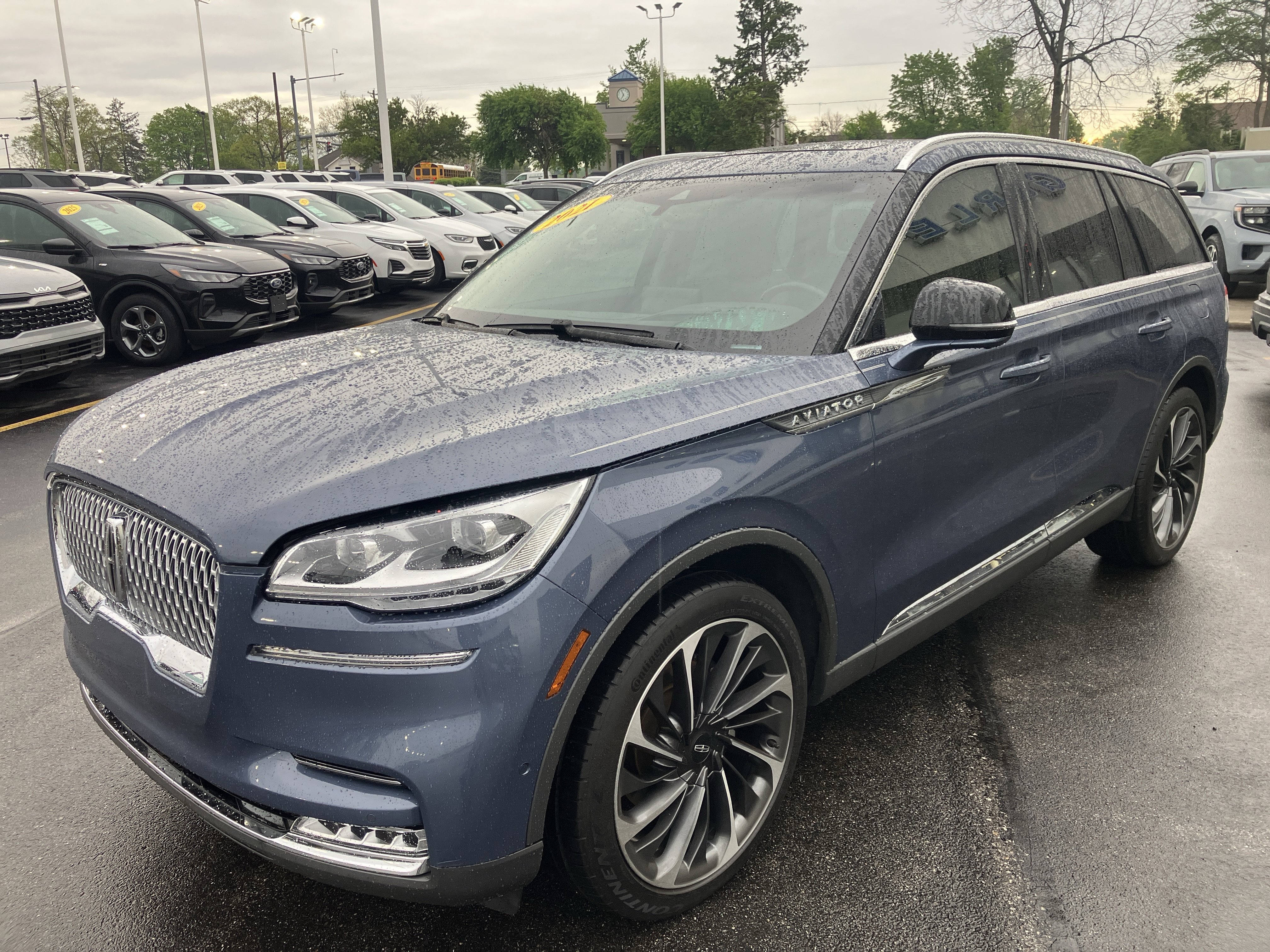 Used 2021 Lincoln Aviator Reserve w/ Equipment Group 202A AWD/4WD image 3