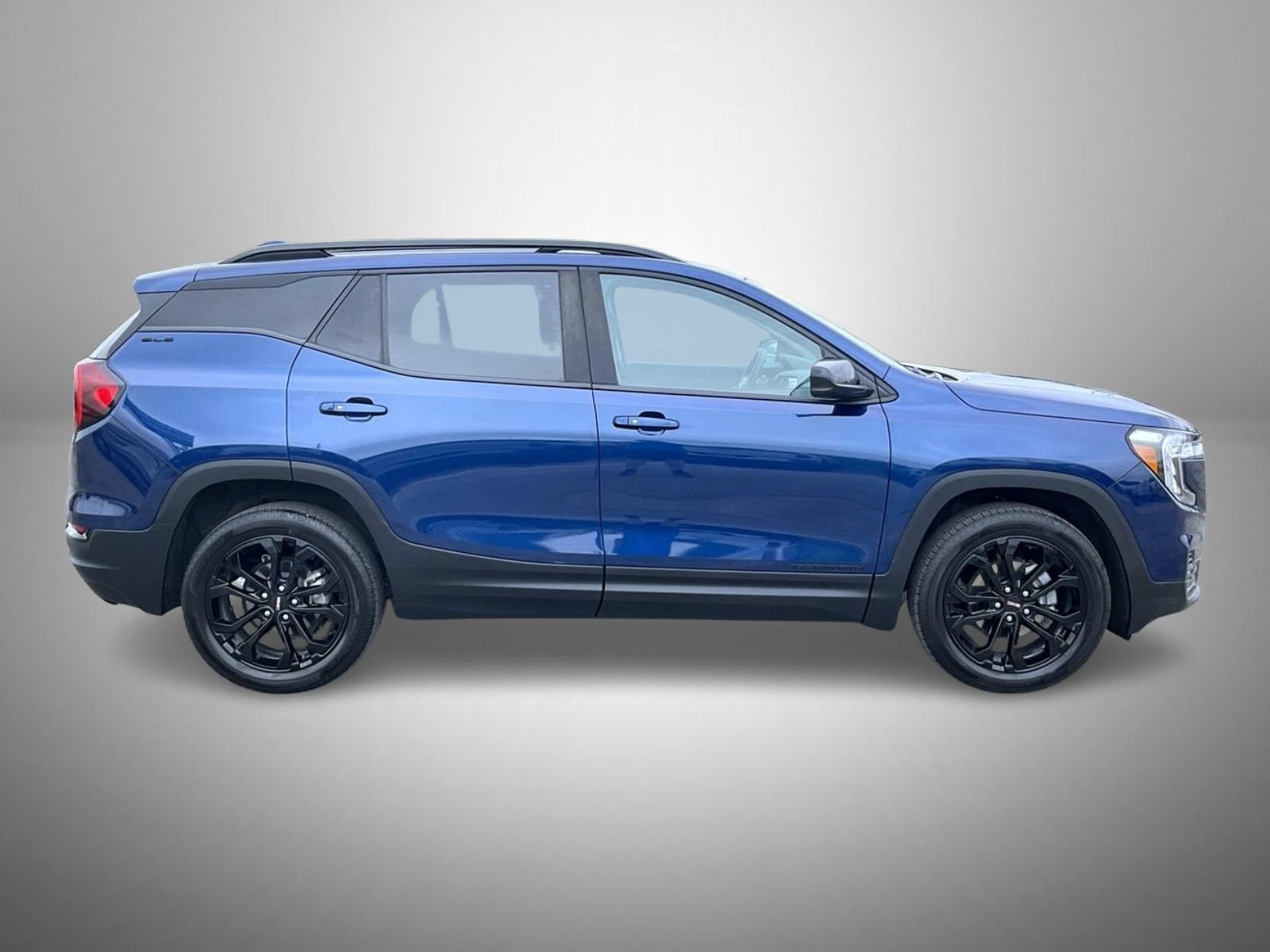 Used 2022 GMC Terrain SLE w/ Driver Convenience Package AWD/4WD image 4