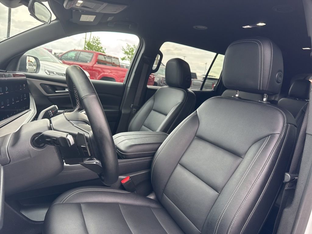 Used 2025 Chevrolet Traverse LT image 19