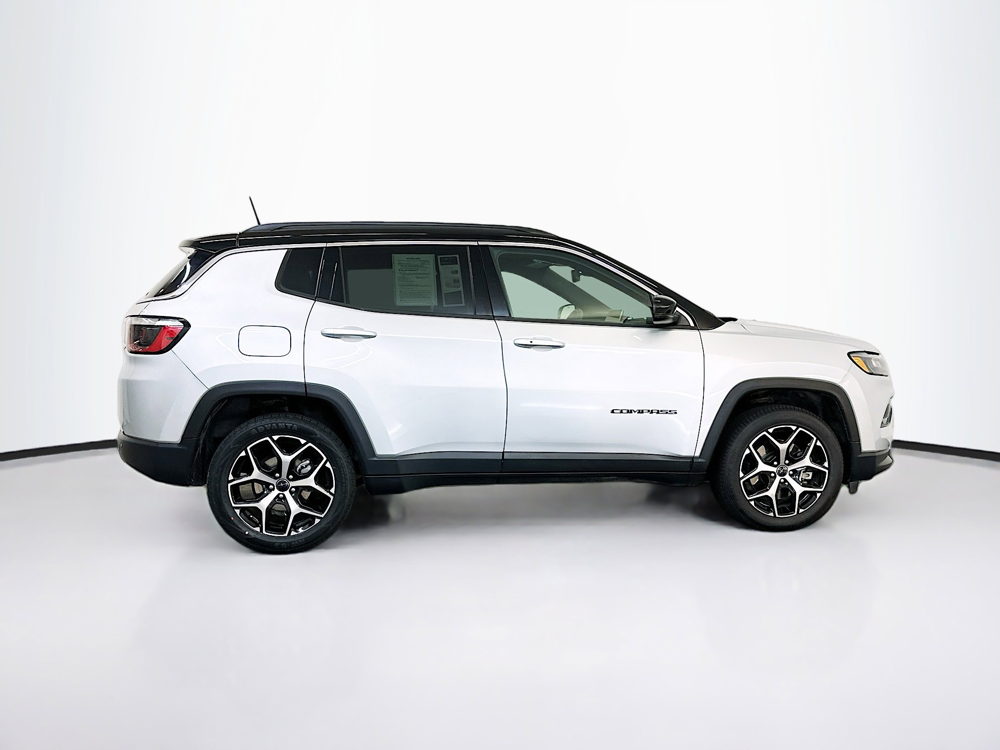 Used 2025 Jeep Compass Limited image 10