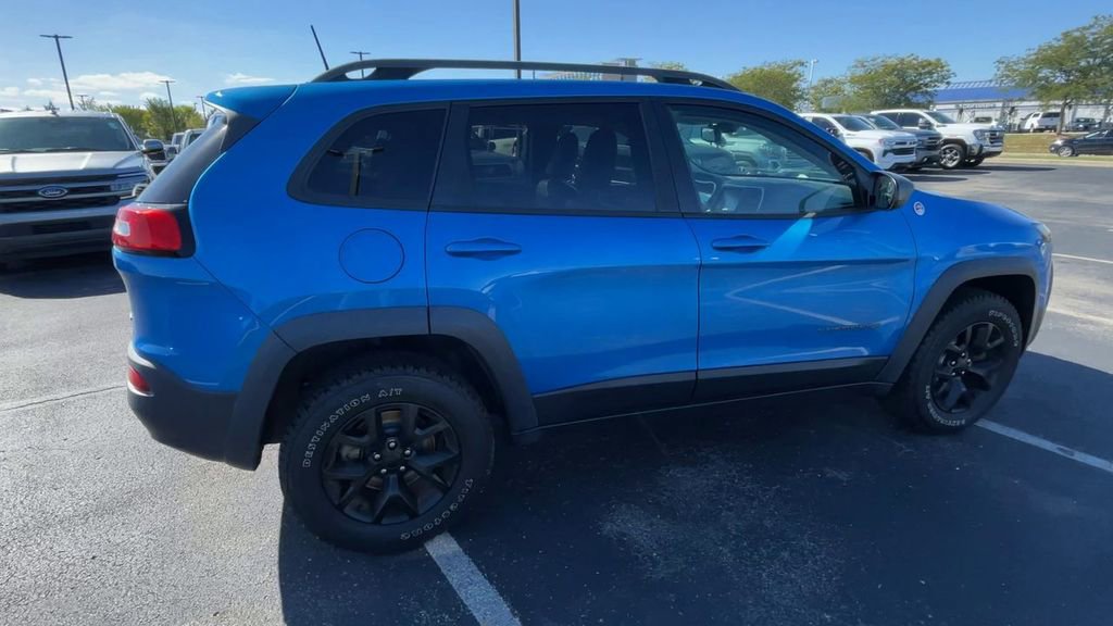 Used 2017 Jeep Cherokee Trailhawk image 2