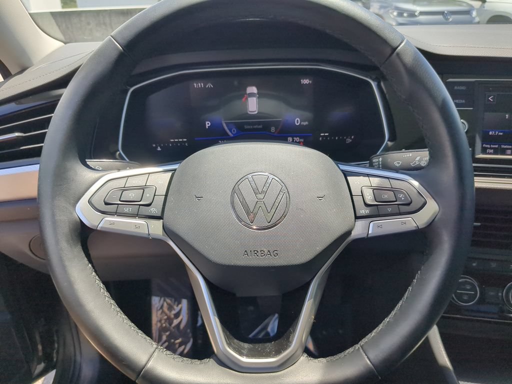 Certified 2024 Volkswagen Jetta SE w/ Panoramic Sunroof Package FWD image 30