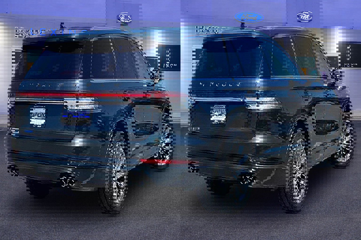 Used 2023 Lincoln Aviator Grand Touring w/ Equipment Group 301A image 5