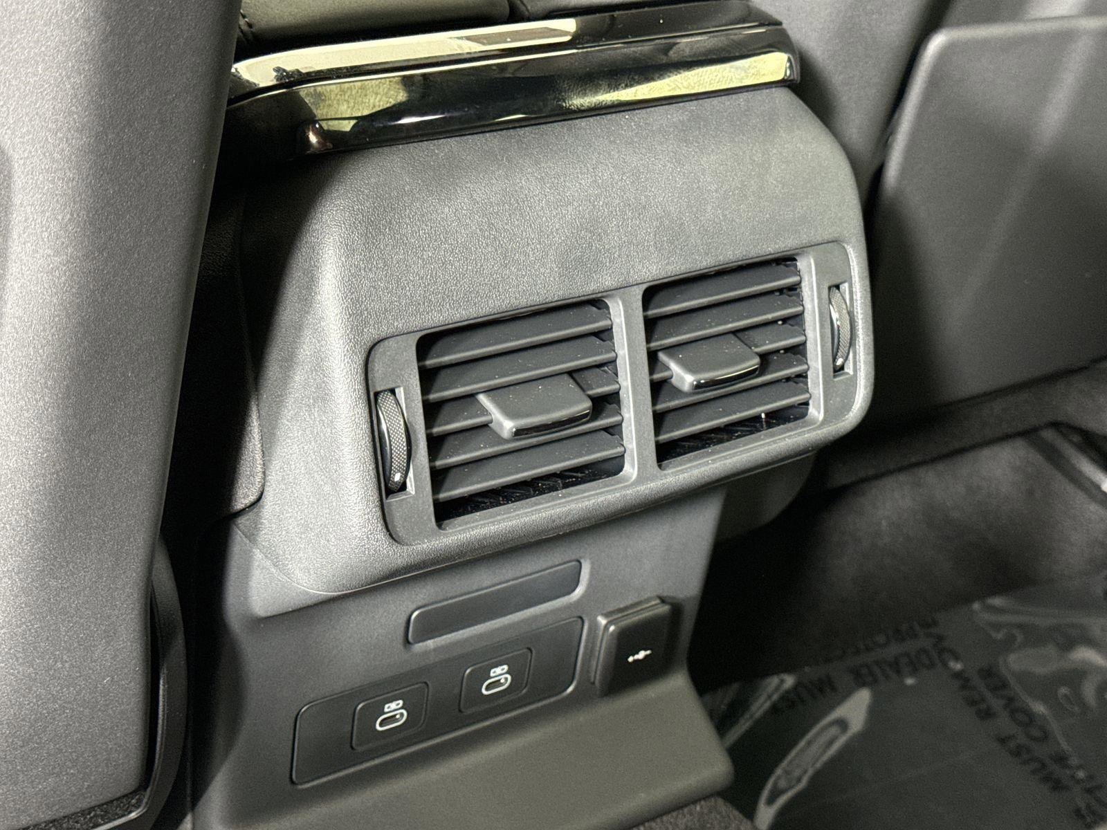 Certified 2025 Land Rover Range Rover Velar Dynamic SE image 30