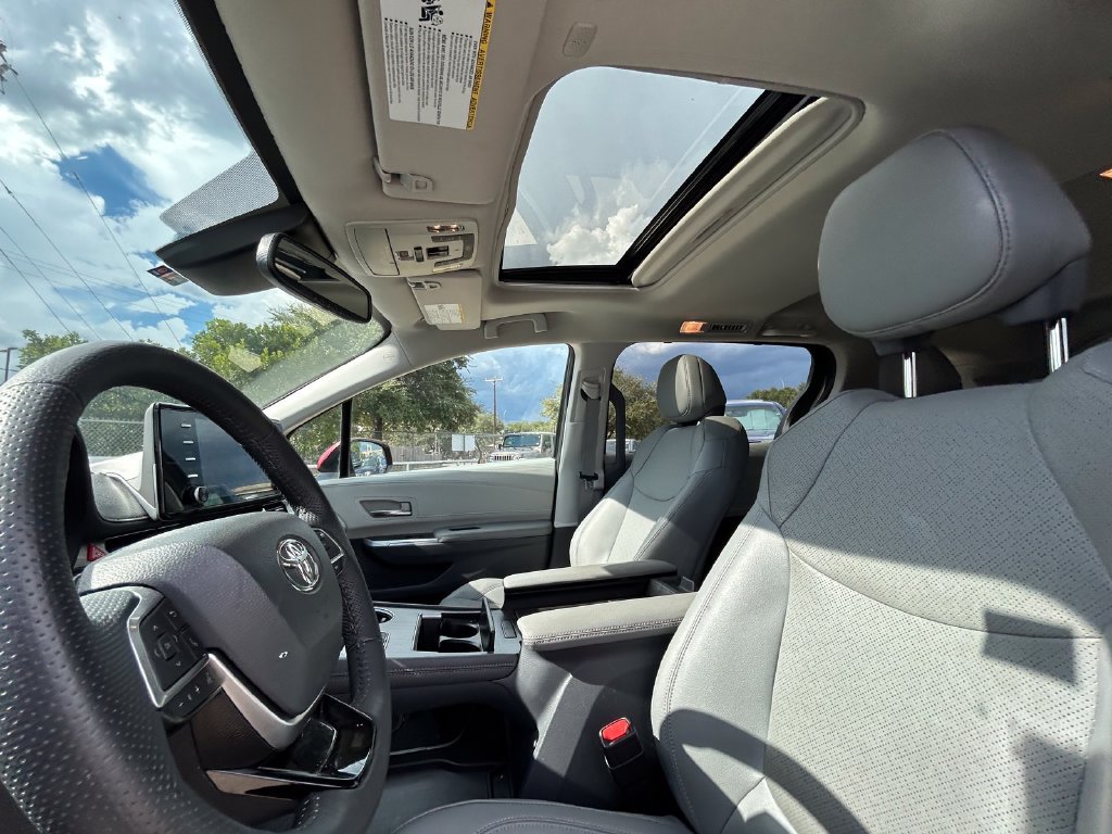Used 2023 Toyota Sienna Limited AWD/4WD image 12
