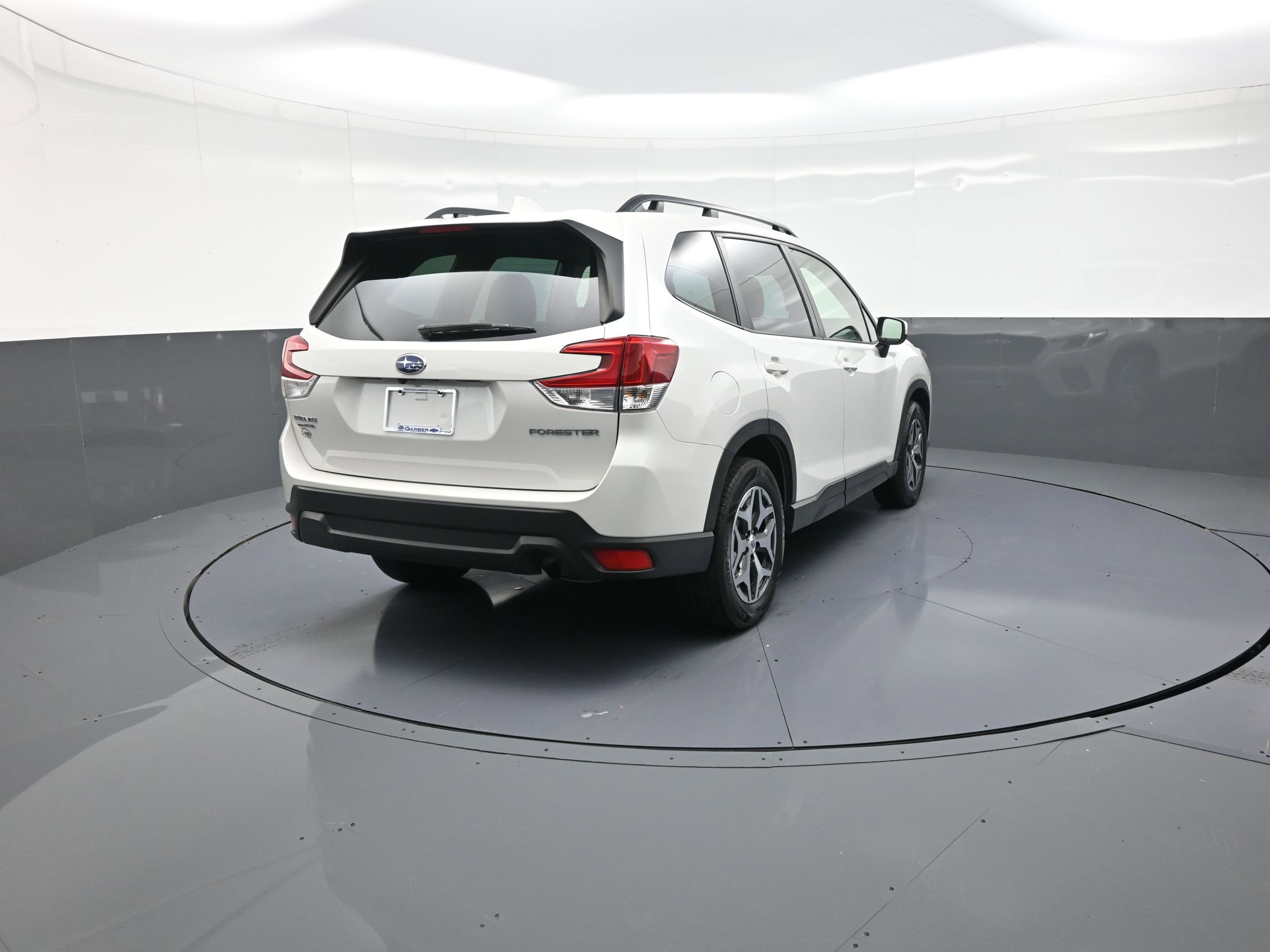 Used 2023 Subaru Forester Premium image 3