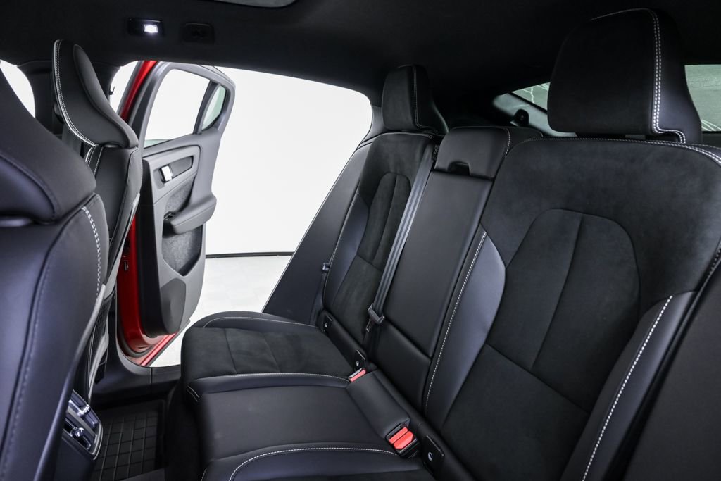 Used 2023 Volvo C40 P8 Recharge Ultimate image 23