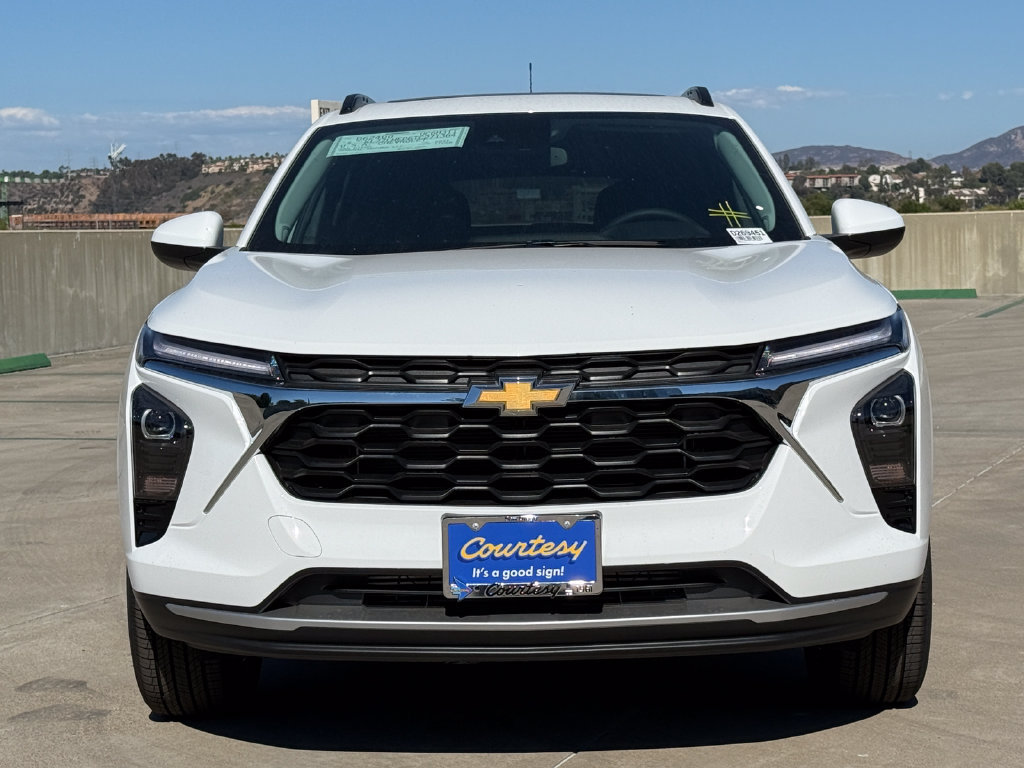 New 2026 Chevrolet Trax LT w/ Sunroof Package FWD image 4