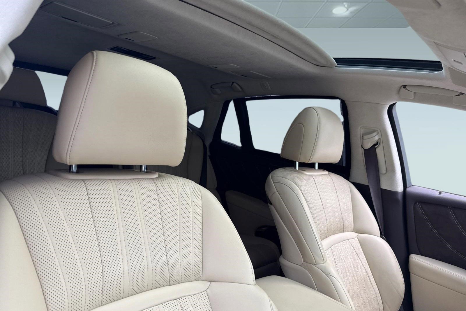 Used 2018 Lexus LS 500h w/ Luxury Package RWD image 14