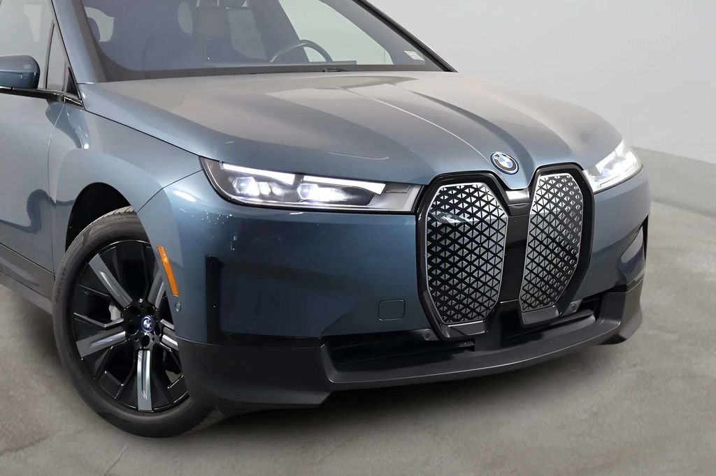 Used 2023 BMW iX xDrive50 AWD/4WD image 39
