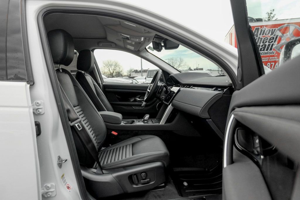 Used 2025 Land Rover Discovery Sport S image 21