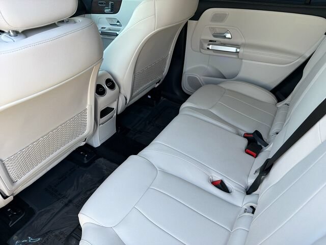 Certified 2023 Mercedes-Benz EQB 300 4MATIC w/ Exclusive Package image 15