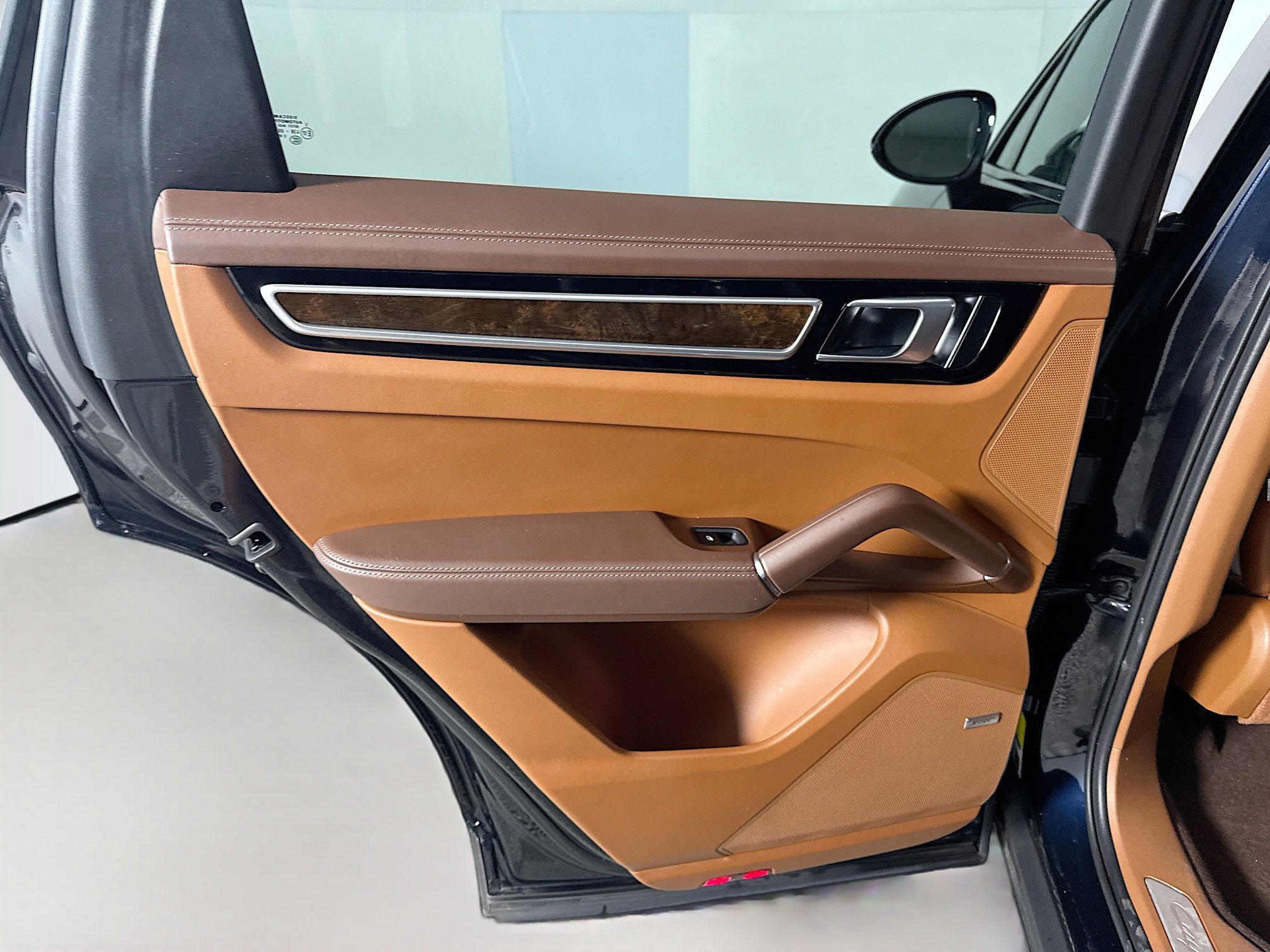 Used 2023 Porsche Cayenne image 25