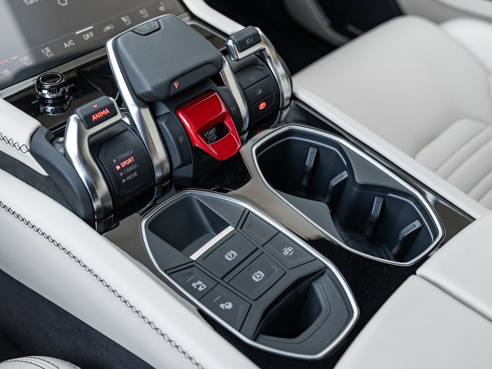 Used 2025 Lamborghini Urus SE AWD/4WD image 28