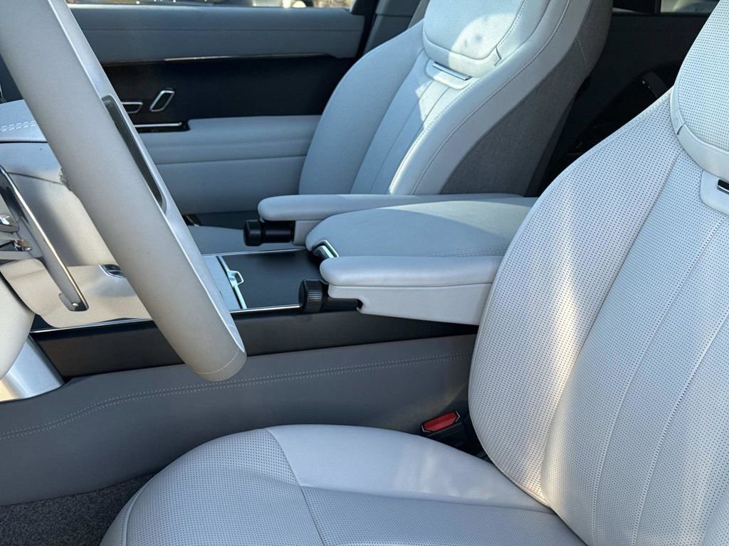 New 2025 Land Rover Range Rover SV image 27