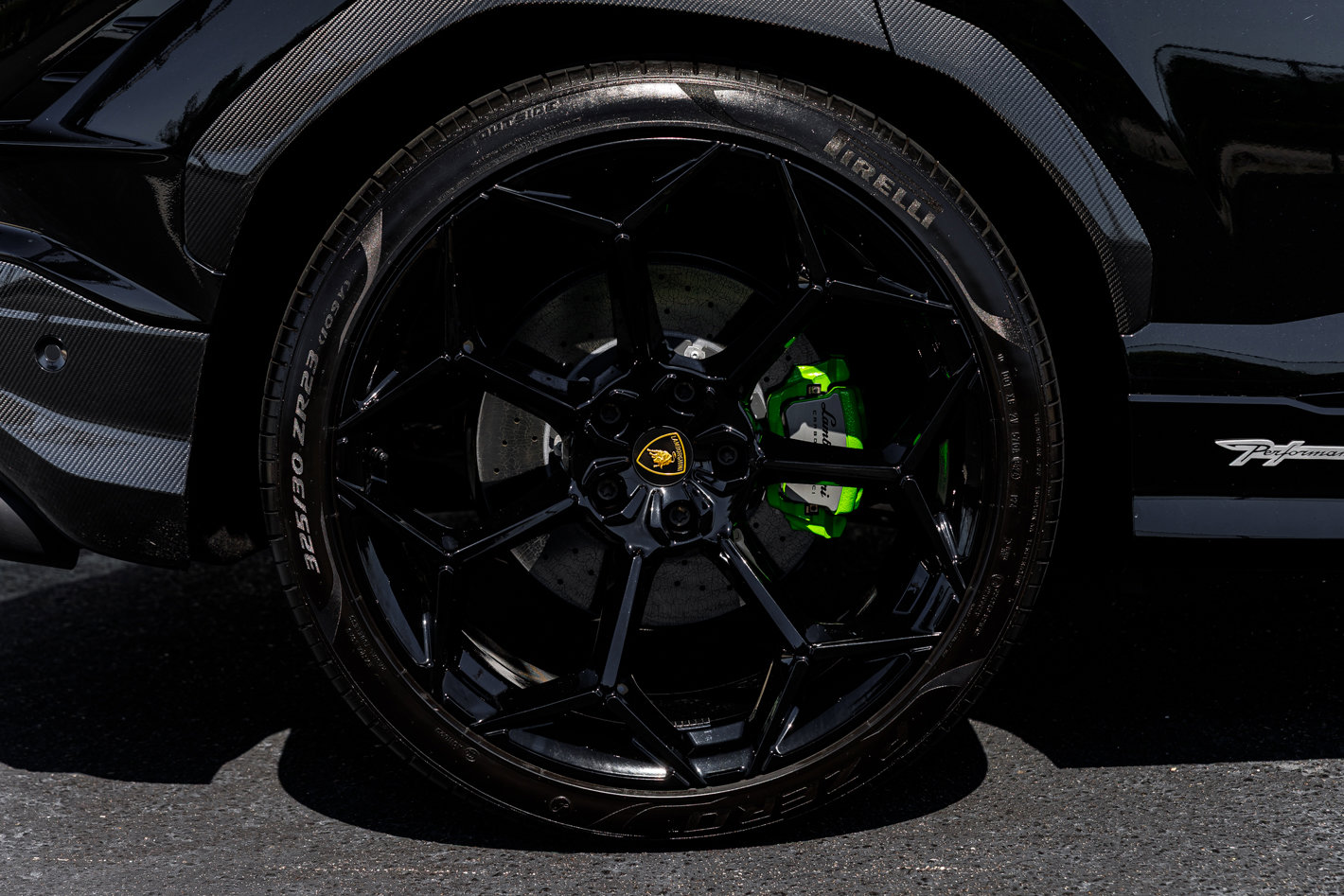 Used 2024 Lamborghini Urus Performante AWD/4WD image 21