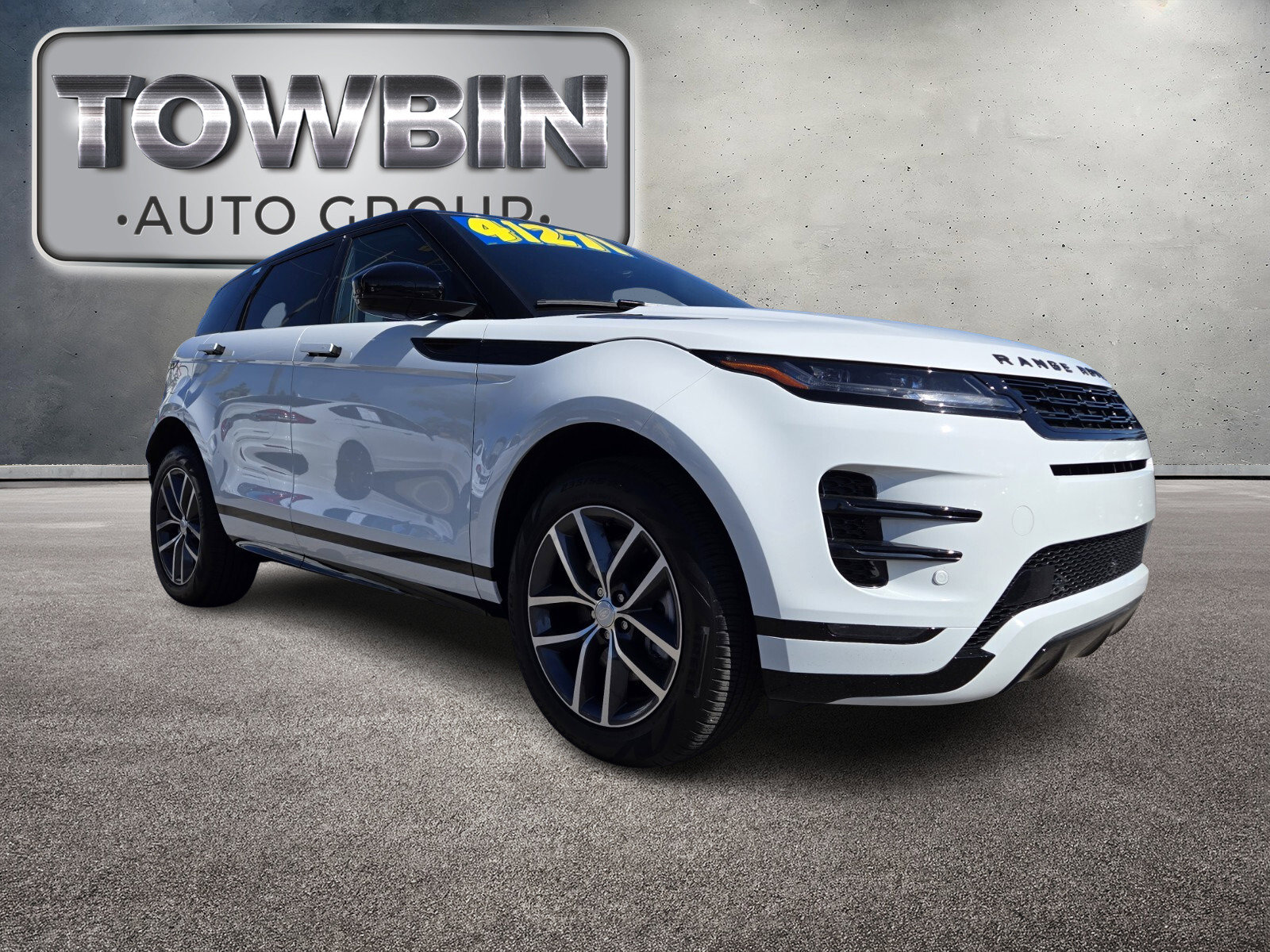 Used 2024 Land Rover Range Rover Evoque Dynamic SE AWD/4WD image 2