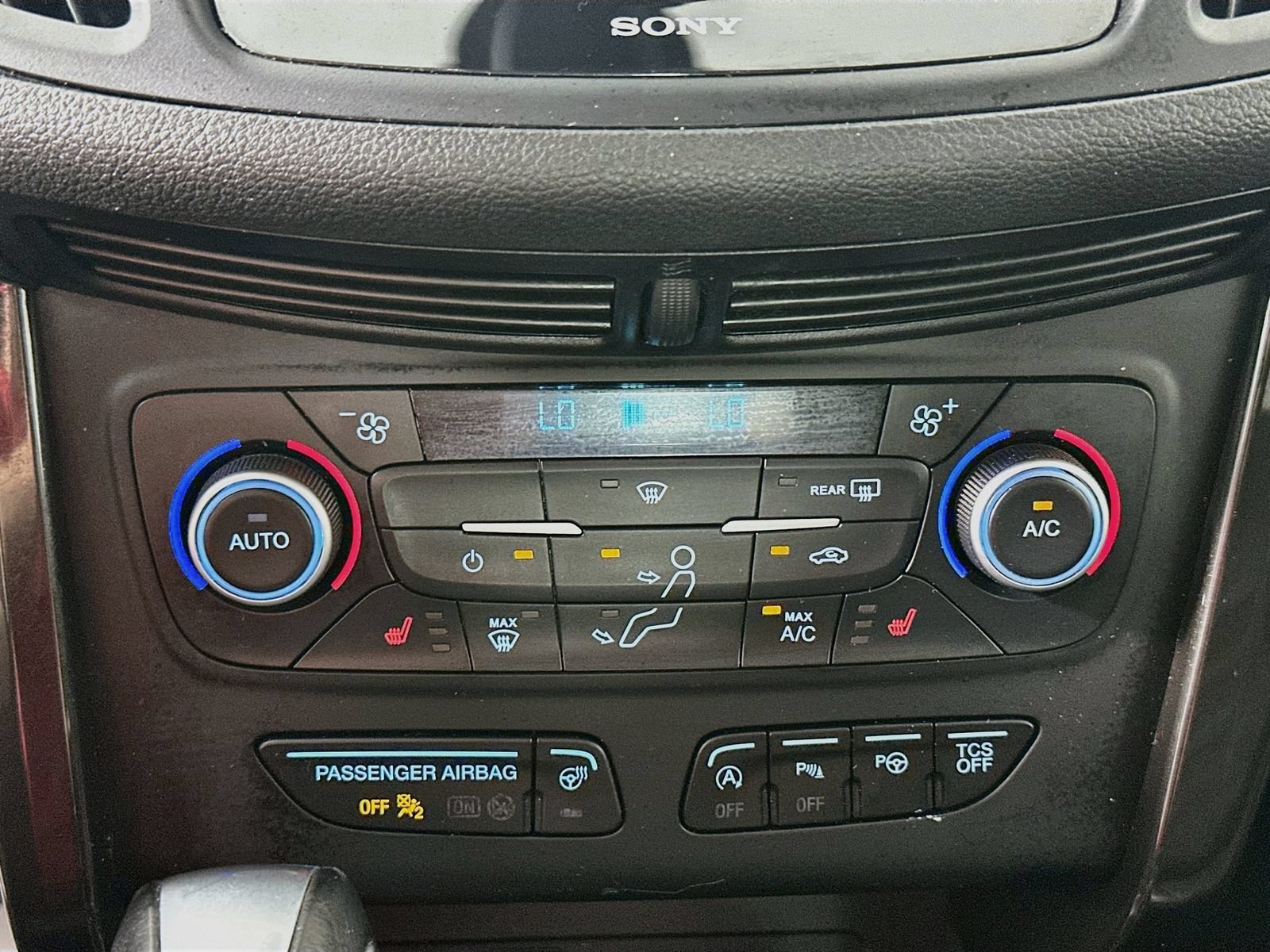 Used 2019 Ford Escape Titanium AWD/4WD image 16