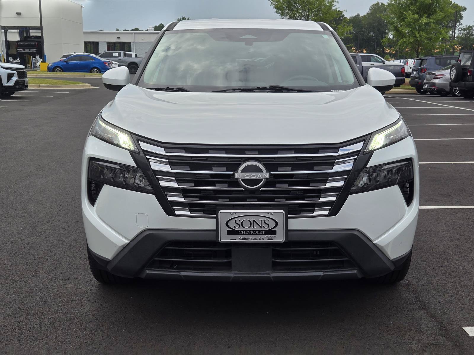 Used 2024 Nissan Rogue SV FWD image 3
