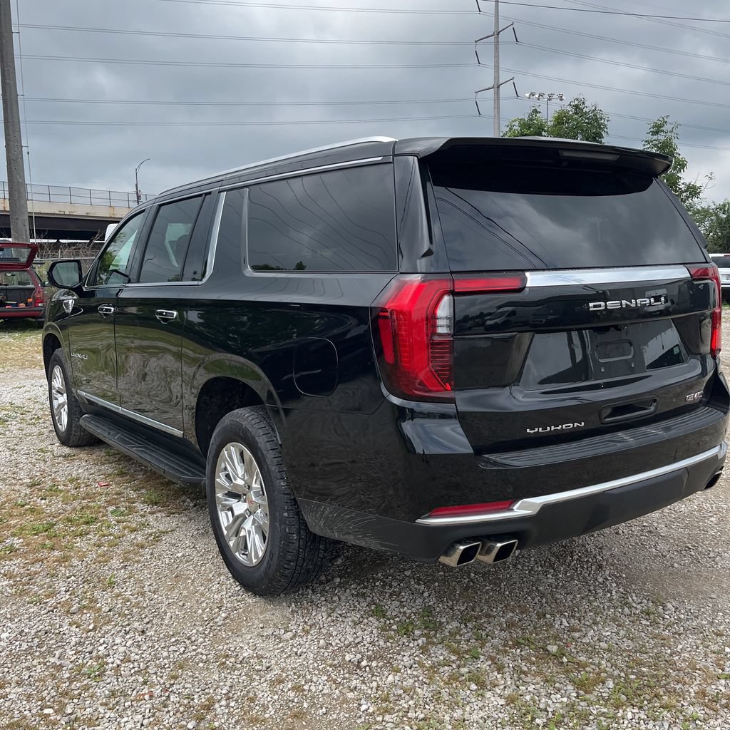 Used 2025 GMC Yukon XL Denali AWD/4WD image 13