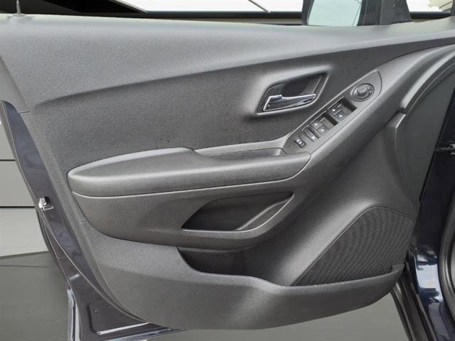 Certified 2021 Chevrolet Trax LT w/ LT Convenience Package image 8