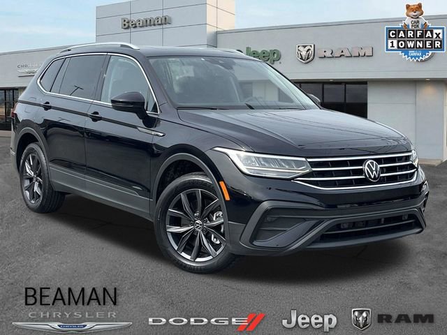 Used 2023 Volkswagen Tiguan SE w/ Panoramic Sunroof Package FWD image 1