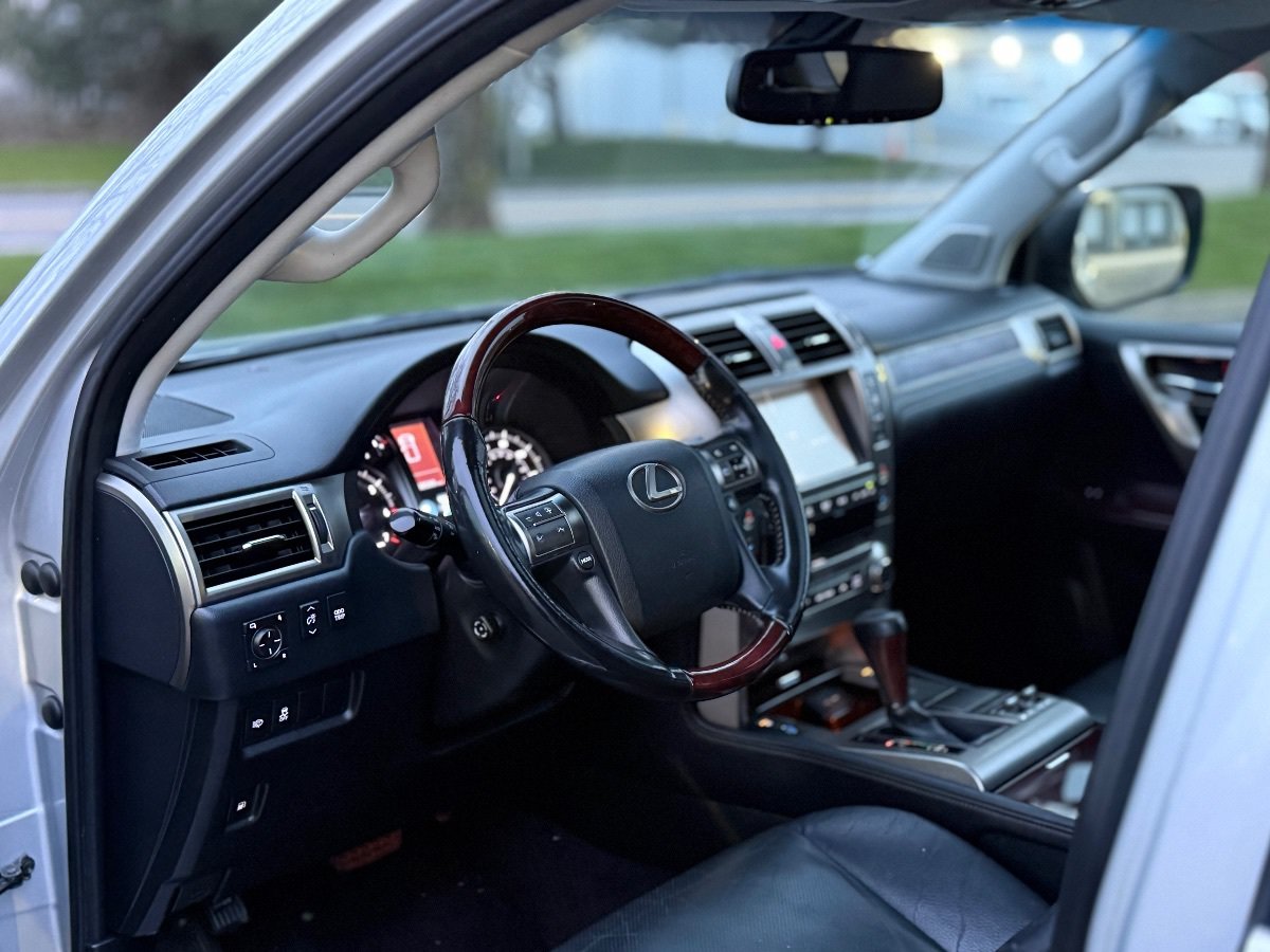 Used 2018 Lexus GX 460 Premium w/ Premium Package AWD/4WD image 14