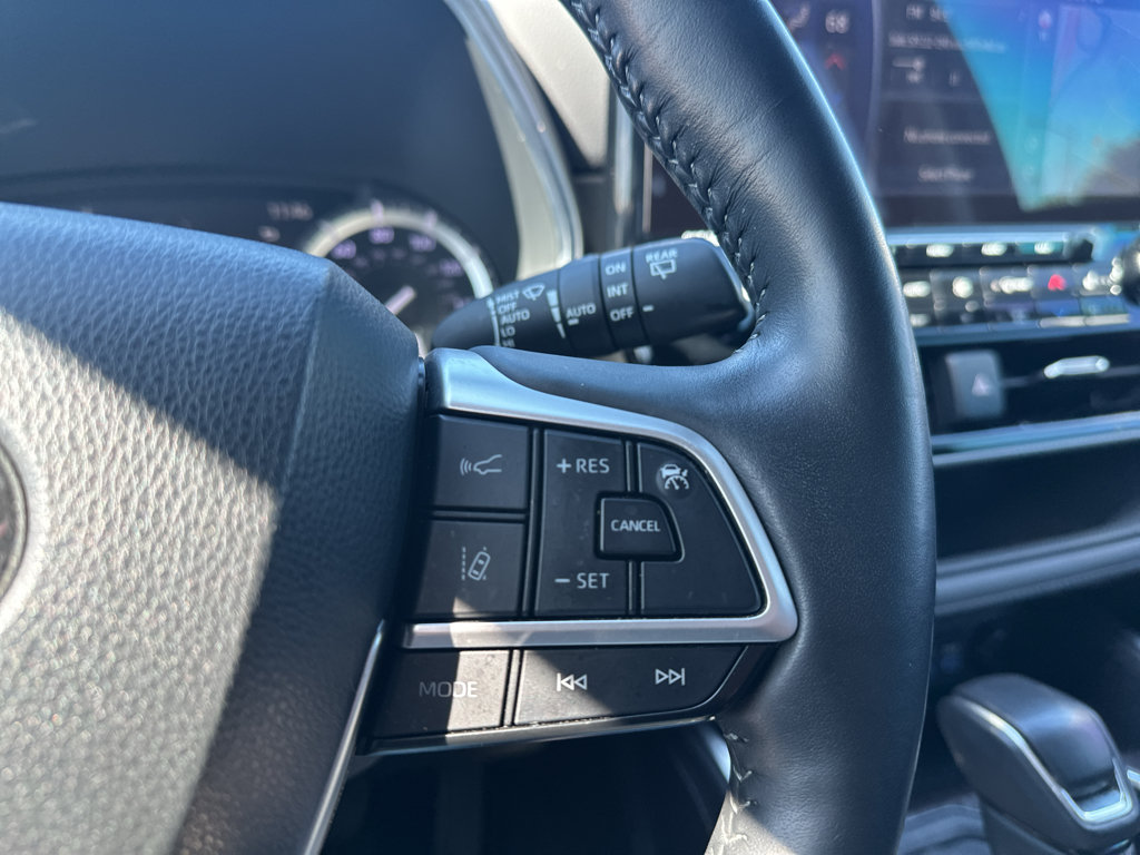 Used 2022 Toyota Highlander Platinum AWD/4WD image 28
