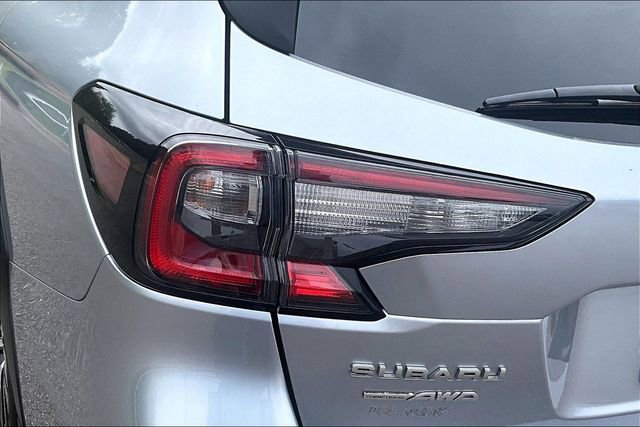 Used 2025 Subaru Outback Premium AWD/4WD image 30