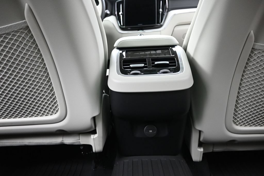 New 2026 Volvo XC60 B5 Ultra w/ Climate Package AWD/4WD image 20