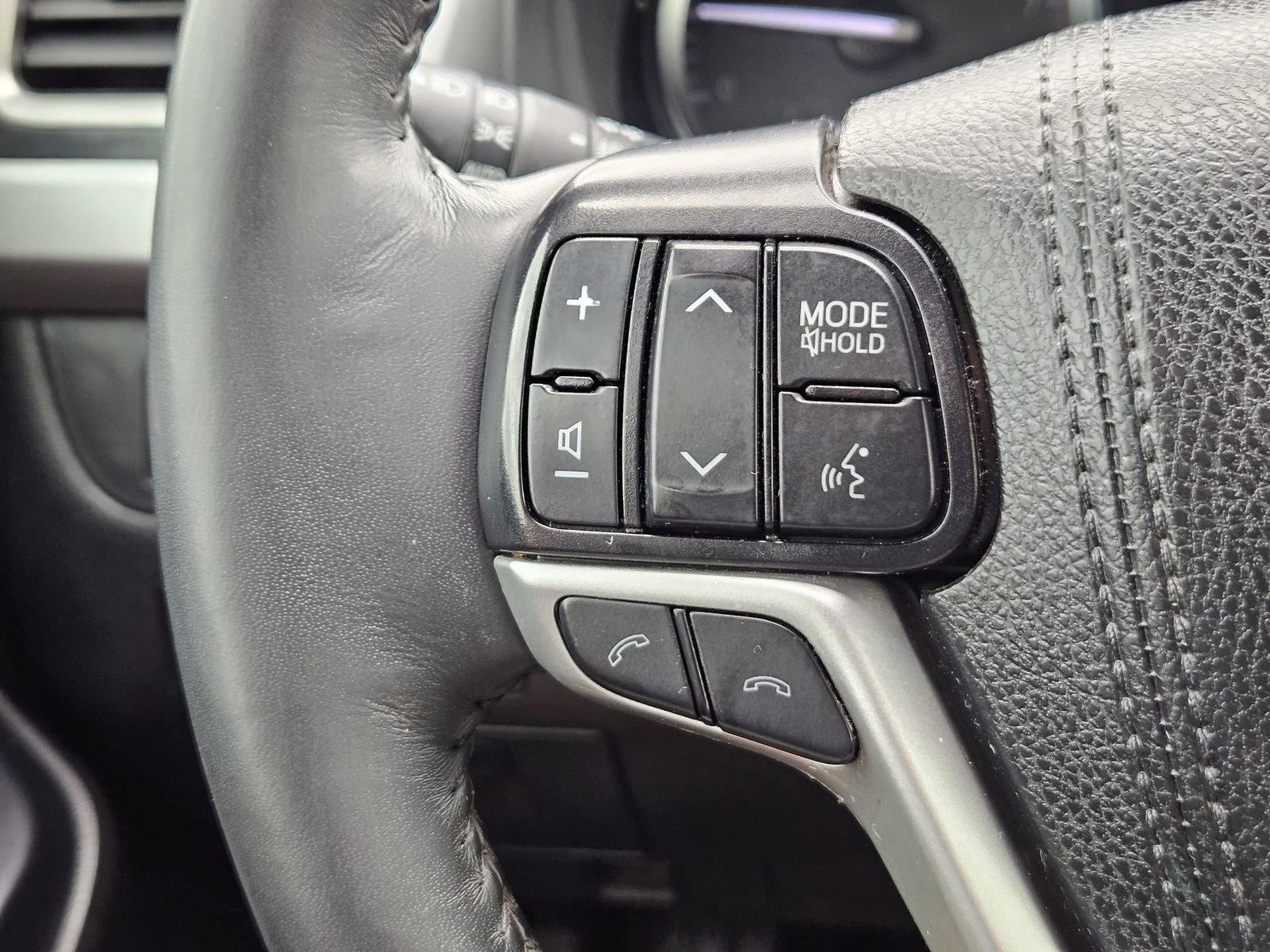 Used 2019 Toyota Highlander Limited Platinum FWD image 25