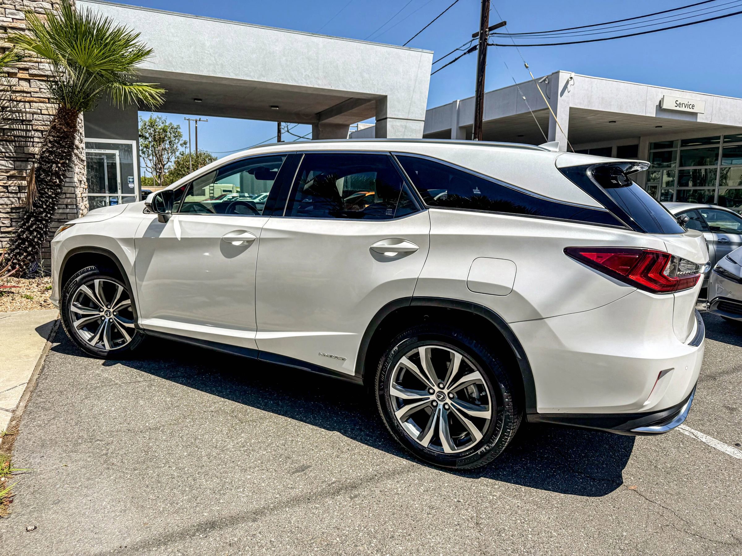 Used 2019 Lexus RX 450hL Premium w/ Premium Package AWD/4WD image 3