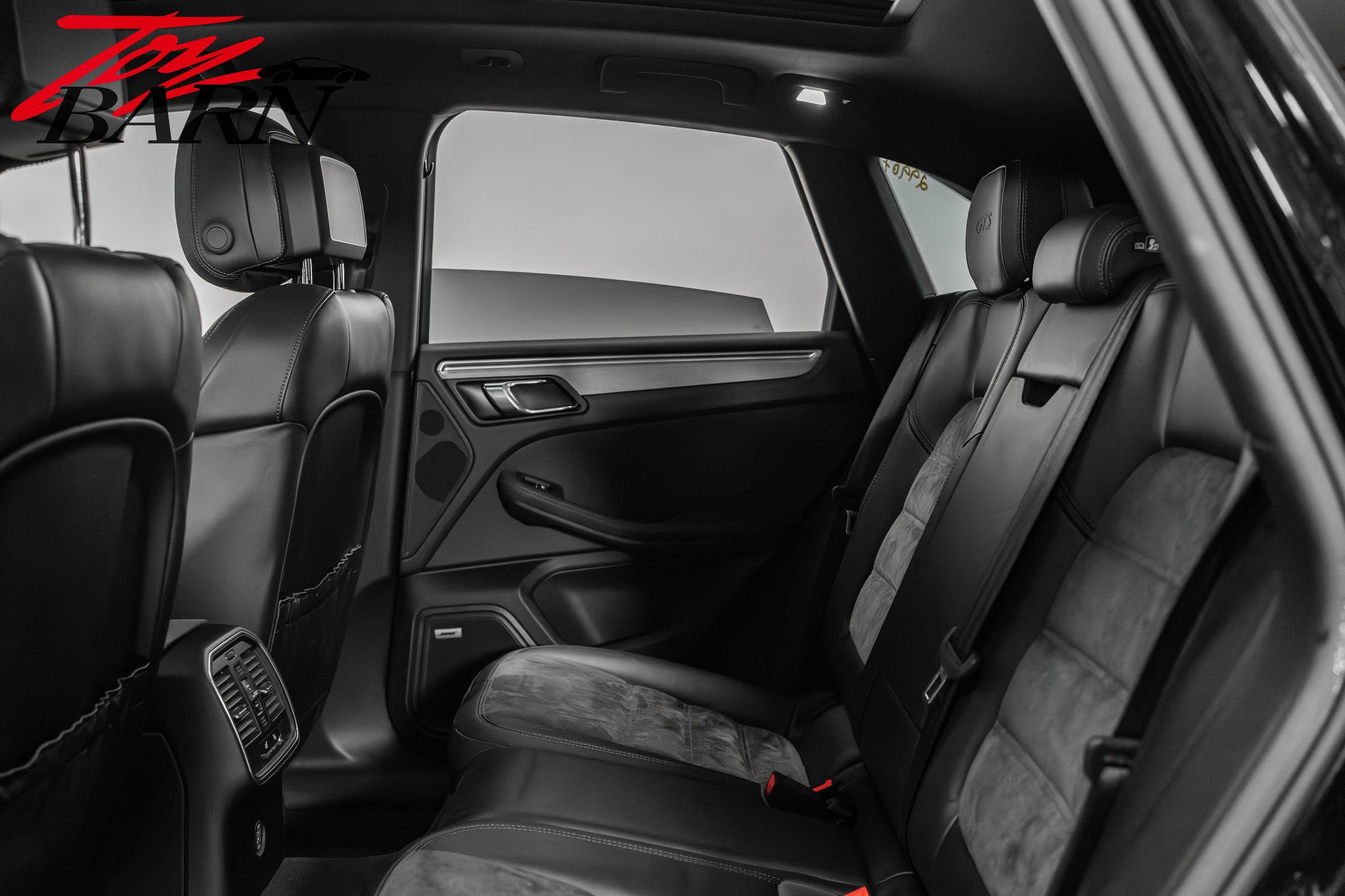 Used 2018 Porsche Macan GTS image 47