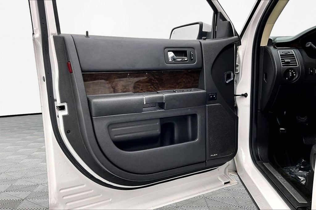 Used 2018 Ford Flex Limited w/ Equipment Group 301A FWD image 23